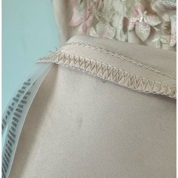 NEW Vince Camuto Size 6 Embroidered Mesh Midi with V-Neck and Spaghetti Strap - Picture 8 of 8